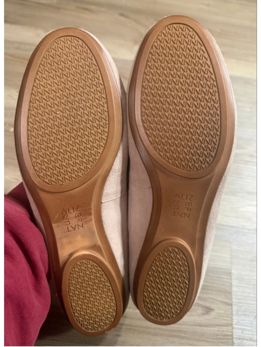 Women's Naturalizer Light Pink Suede Flats Size 10 - Picture 4 of 4